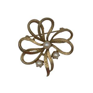 Vintage Brooch Gold Tone Flower 3 Faux Pearls 2"